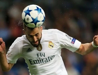 Διάσημος Νευρολόγος: «Οι κεφαλιές στο ποδόσφαιρο προκαλούν άνοια και εγκεφαλικά προβλήματα»